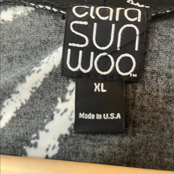 #181 CLARA SUNWOO Monochrome Abstract Duster. - Picture 2 of 6
